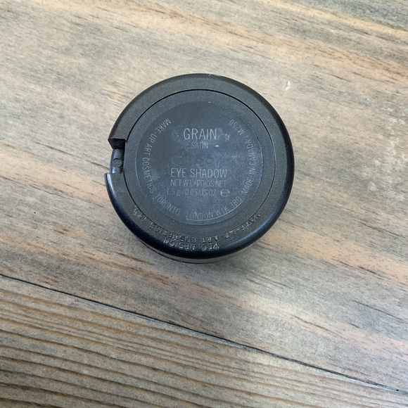MAC EYESHADOW GRAIN - Picture 3 of 5